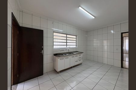 Casa para alugar com 220m², 3 quartos e 2 vagas Casa para alugar com 220m², 3 quartos e 2 vagasCozinha
