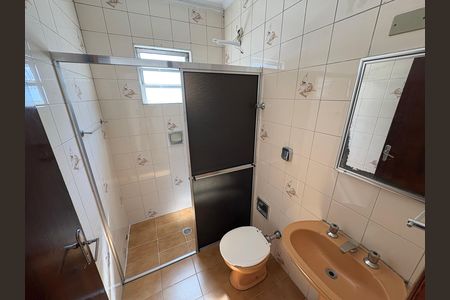 Casa para alugar com 220m², 3 quartos e 2 vagas Casa para alugar com 220m², 3 quartos e 2 vagasBanheiro social