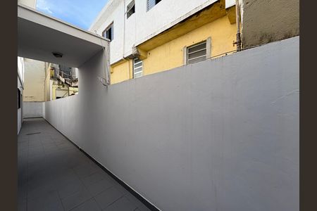 Casa para alugar com 220m², 3 quartos e 2 vagas Casa para alugar com 220m², 3 quartos e 2 vagasCorredor externo