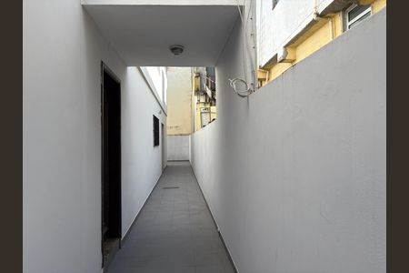 Casa para alugar com 220m², 3 quartos e 2 vagas Casa para alugar com 220m², 3 quartos e 2 vagasCorredor externo