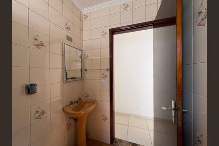 Casa para alugar com 220m², 3 quartos e 2 vagas Casa para alugar com 220m², 3 quartos e 2 vagasBanheiro social