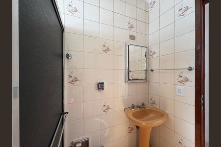 Casa para alugar com 220m², 3 quartos e 2 vagas Casa para alugar com 220m², 3 quartos e 2 vagasBanheiro social