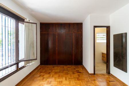 Casa à venda com 223m², 3 quartos e 2 vagasSuíte