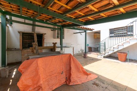 Casa à venda com 223m², 3 quartos e 2 vagasQuintal