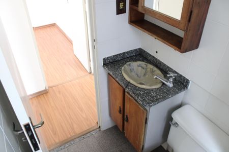 Apartamento à venda com 60m², 2 quartos e 1 vaga Apartamento à venda com 60m², 2 quartos e 1 vagaBanheiro