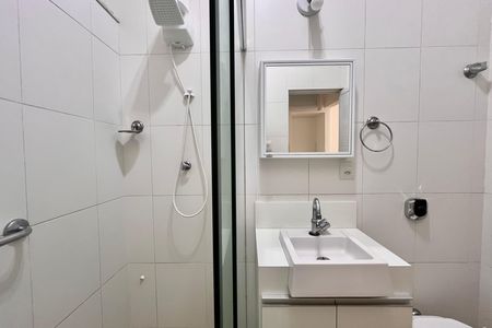 Banheiro  de apartamento à venda com 1 quarto, 50m² em Copacabana, Rio de Janeiro