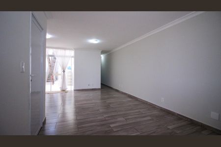 Apartamento para alugar com 85m², 2 quartos e 1 vaga Apartamento para alugar com 85m², 2 quartos e 1 vagaSala
