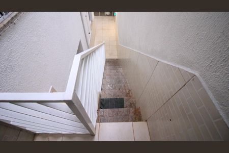 Apartamento para alugar com 85m², 2 quartos e 1 vaga Apartamento para alugar com 85m², 2 quartos e 1 vagaEscada