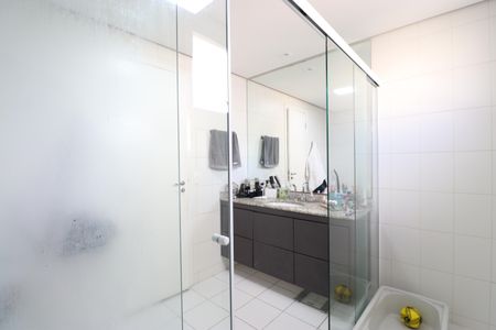 Apartamento à venda com 187m², 3 quartos e 3 vagasBanheiro da Suíte 1