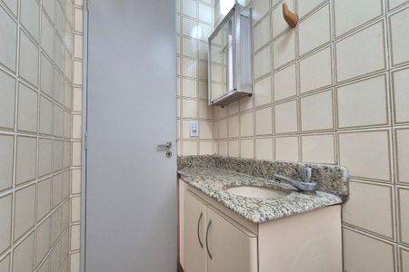 Banheiro de apartamento para alugar com 1 quarto, 48m² em Botafogo, Campinas