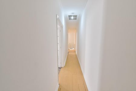 Casa à venda com 285m², 3 quartos e sem vaga Casa à venda com 285m², 3 quartos e sem vagaCorredor
