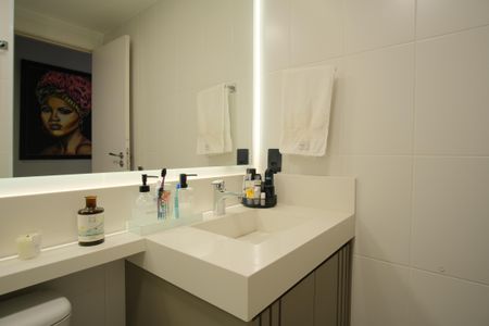 Apartamento à venda com 68m², 2 quartos e 1 vagaBanheiro Social