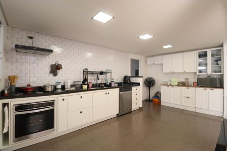 Cozinha de casa à venda com 5 quartos, 400m² em Vila Anglo Brasileira, São Paulo