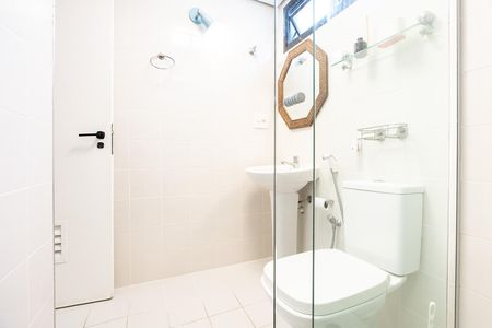 Banheiro de kitnet/studio à venda com 1 quarto, 44m² em Pinheiros, São Paulo