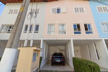 Casa de condomínio à venda com 110m², 2 quartos e 2 vagas Casa de condomínio à venda com 110m², 2 quartos e 2 vagasFachada