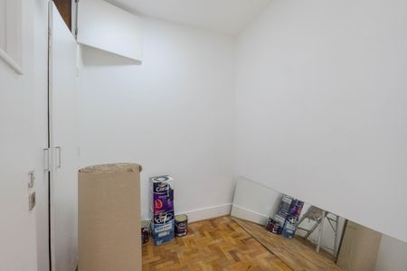 Apartamento à venda com 194m², 5 quartos e 2 vagas Apartamento à venda com 194m², 5 quartos e 2 vagasQuarto de Serviço