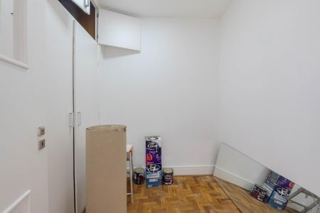 Apartamento à venda com 194m², 5 quartos e 2 vagas Apartamento à venda com 194m², 5 quartos e 2 vagasQuarto de Serviço