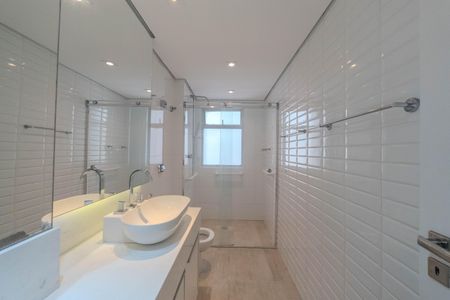 Apartamento à venda com 194m², 5 quartos e 2 vagas Apartamento à venda com 194m², 5 quartos e 2 vagasBanheiro da Suíte 1