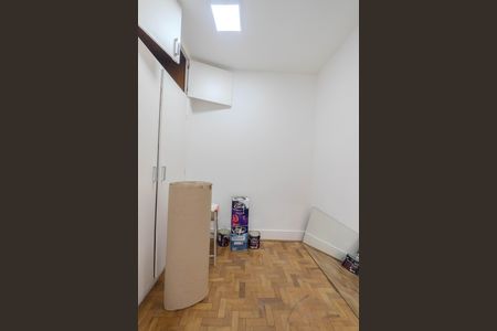 Apartamento à venda com 194m², 5 quartos e 2 vagas Apartamento à venda com 194m², 5 quartos e 2 vagasQuarto de Serviço