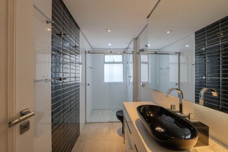 Apartamento à venda com 194m², 5 quartos e 2 vagas Apartamento à venda com 194m², 5 quartos e 2 vagasBanheiro