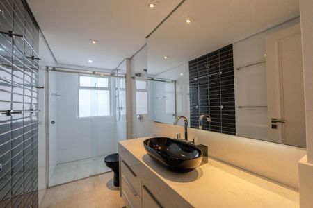 Apartamento à venda com 194m², 5 quartos e 2 vagas Apartamento à venda com 194m², 5 quartos e 2 vagasBanheiro