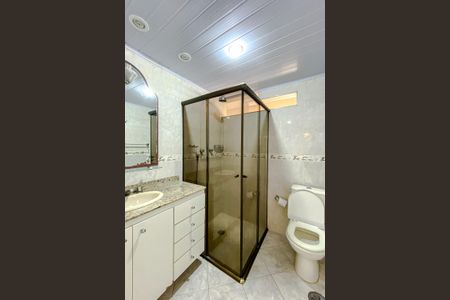 Apartamento à venda com 118m², 3 quartos e 2 vagas Apartamento à venda com 118m², 3 quartos e 2 vagasBanheiro da Suíte