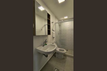 Banheiro de serviço de casa de condomínio para alugar com 4 quartos, 350m² em Barra da Tijuca, Rio de Janeiro