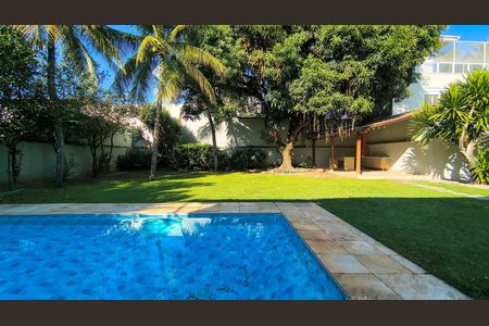Casa de condomínio para alugar com 350m², 4 quartos e 2 vagas Casa de condomínio para alugar com 350m², 4 quartos e 2 vagasÁrea externa
