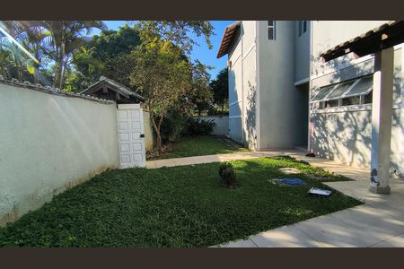 Casa de condomínio para alugar com 350m², 4 quartos e 2 vagas Casa de condomínio para alugar com 350m², 4 quartos e 2 vagasÁrea externa