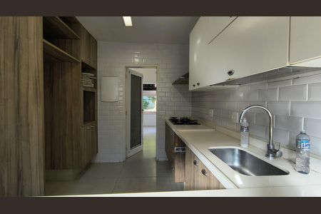 Casa de condomínio para alugar com 350m², 4 quartos e 2 vagas Casa de condomínio para alugar com 350m², 4 quartos e 2 vagasCozinha