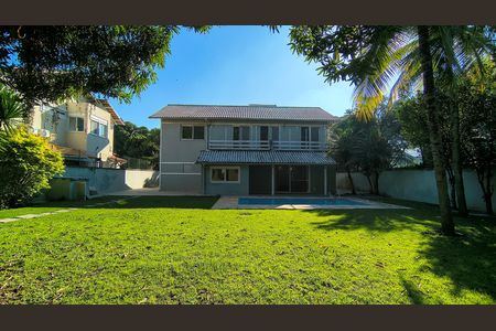 Casa de condomínio para alugar com 350m², 4 quartos e 2 vagas Casa de condomínio para alugar com 350m², 4 quartos e 2 vagasÁrea externa