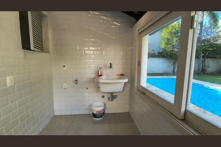 Casa de condomínio para alugar com 350m², 4 quartos e 2 vagas Casa de condomínio para alugar com 350m², 4 quartos e 2 vagasÁrea de serviço