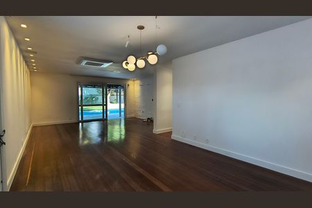 Casa de Condomínio para alugar com 4 quartos, 350m² em Barra da Tijuca, Rio de Janeiro