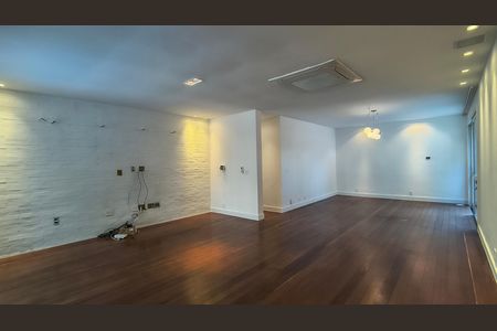Sala de casa de condomínio para alugar com 4 quartos, 350m² em Barra da Tijuca, Rio de Janeiro