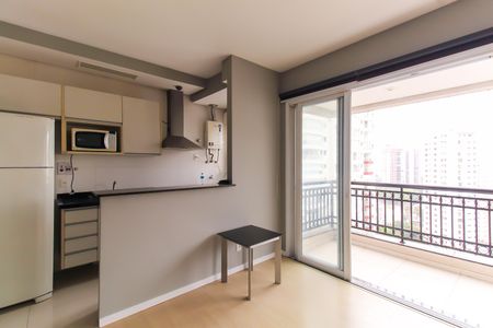Sala de apartamento para alugar com 1 quarto, 40m² em Vila Regente Feijó, São Paulo