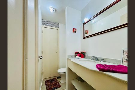 Apartamento à venda com 120m², 3 quartos e sem vaga Apartamento à venda com 120m², 3 quartos e sem vagaLavabo