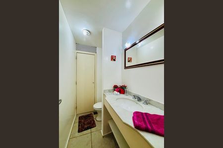 Apartamento à venda com 120m², 3 quartos e sem vaga Apartamento à venda com 120m², 3 quartos e sem vagaLavabo