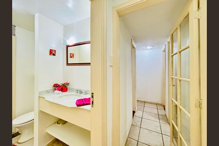 Apartamento à venda com 120m², 3 quartos e sem vaga Apartamento à venda com 120m², 3 quartos e sem vagaLavabo