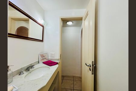 Apartamento à venda com 120m², 3 quartos e sem vaga Apartamento à venda com 120m², 3 quartos e sem vagaLavabo