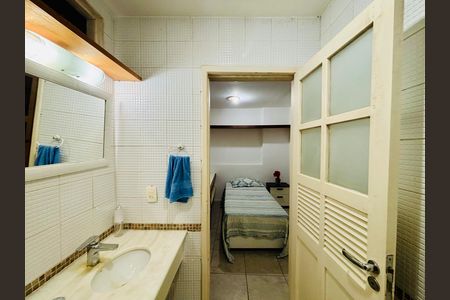 Apartamento à venda com 120m², 3 quartos e sem vaga Apartamento à venda com 120m², 3 quartos e sem vagaBanheiro 2