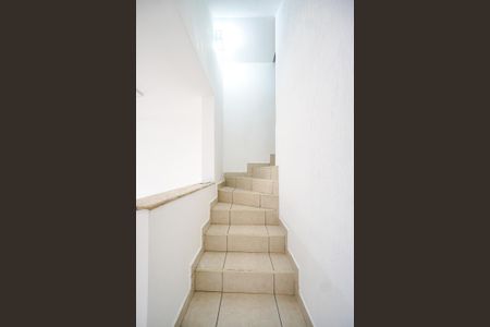 Casa de condomínio para alugar com 95m², 2 quartos e 1 vagaEscada