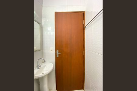 Banheiro Social de kitnet/studio para alugar com 1 quarto, 21m² em Campo Belo, São Paulo