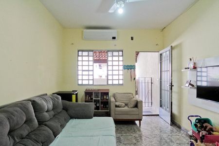 Casa para alugar com 100m², 2 quartos e 1 vaga Casa para alugar com 100m², 2 quartos e 1 vagaSala