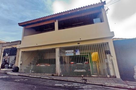 Casa para alugar com 100m², 2 quartos e 1 vaga Casa para alugar com 100m², 2 quartos e 1 vagaFachada