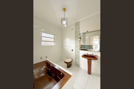 Casa para alugar com 500m², 4 quartos e 4 vagasBanheiro da Suíte 2