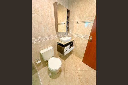 Casa para alugar com 500m², 4 quartos e 4 vagasBanheiro social 2