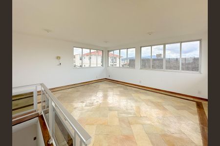 Casa para alugar com 500m², 4 quartos e 4 vagasEscritório