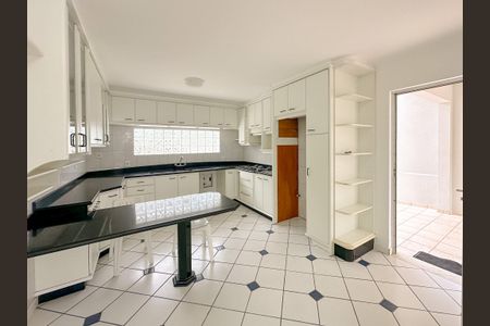 Casa para alugar com 500m², 4 quartos e 4 vagasCozinha