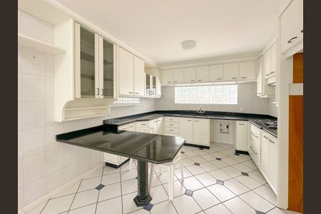 Casa para alugar com 500m², 4 quartos e 4 vagasCozinha