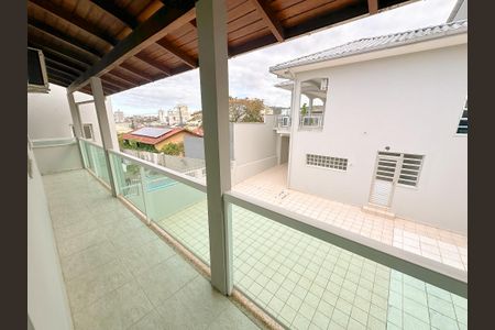 Varanda de casa para alugar com 4 quartos, 500m² em Ipiranga, São José